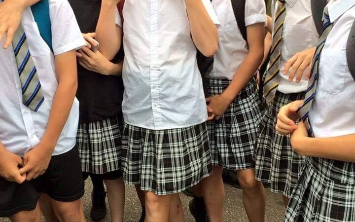 Estudiantes Británicos llevaron falda a la escuela por calor agobiante | Foto