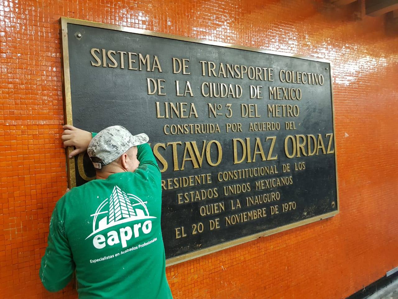 Placas de Gustavo Diaz Ordaz serán retiradas de las estaciones del Metro