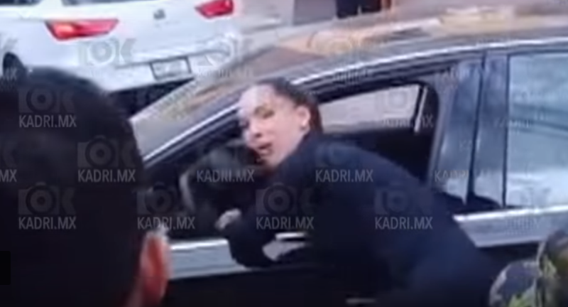 Momento en que la actriz Sharis Cid implora ayuda al ver que asesinaron a su esposo | #Vídeo