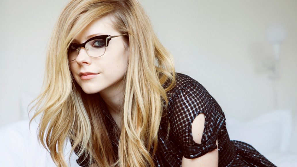 Avril Lavigne da gran giro y se pasa a la Música Cristiana