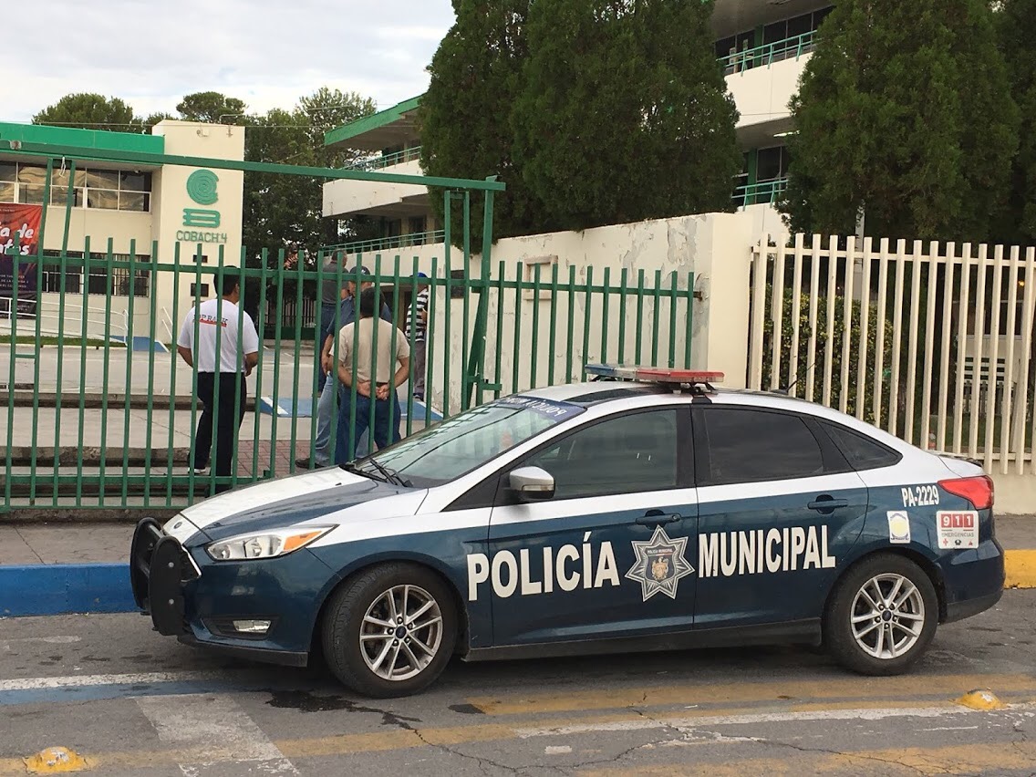 Joven del Colegio de Bachilleres 4 se avienta del 3er piso en episodio suicida