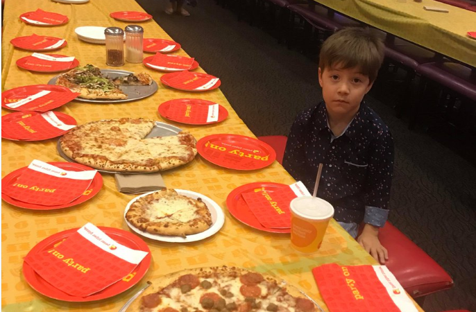 Invito a 32 niños a su Fiesta de Cumpleaños pero nadie fue : (