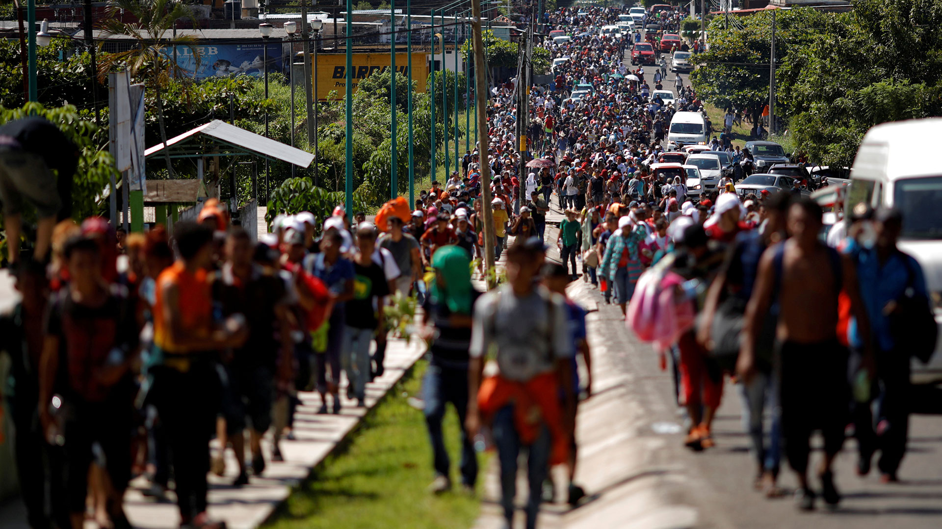 Donald Trump evalúa cerrar la frontera ante el avance de la caravana de migrantes centroamericanos