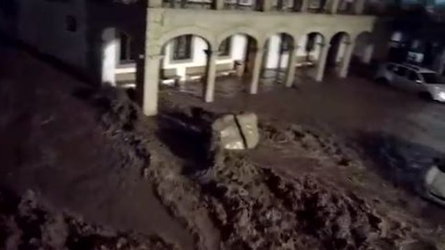 Las inundaciones ocurrieron por el desbordamiento de en un río.