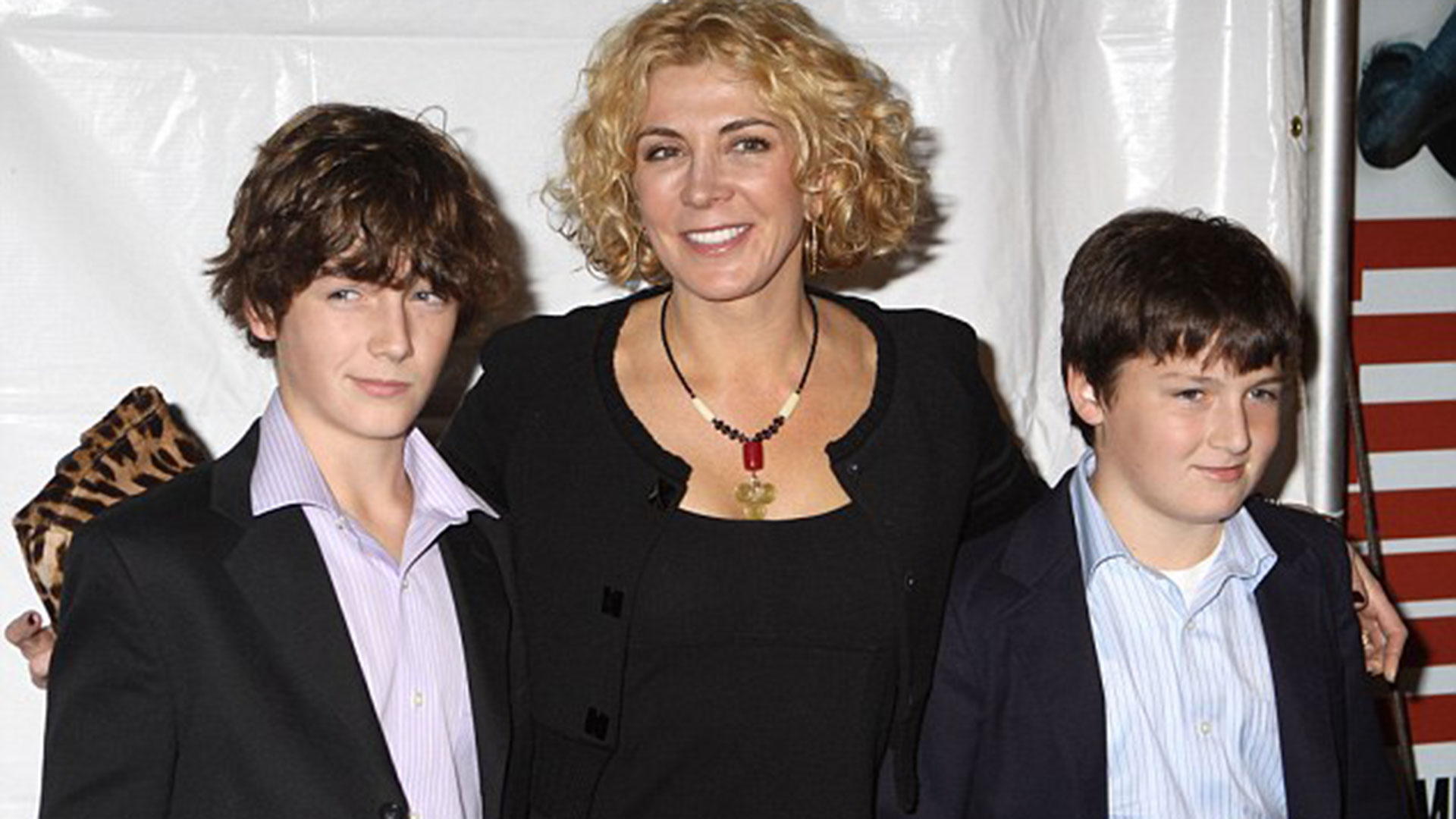 Natasha Richardson con sus hijos Micháel (izquierda) y Daniel (derecha)