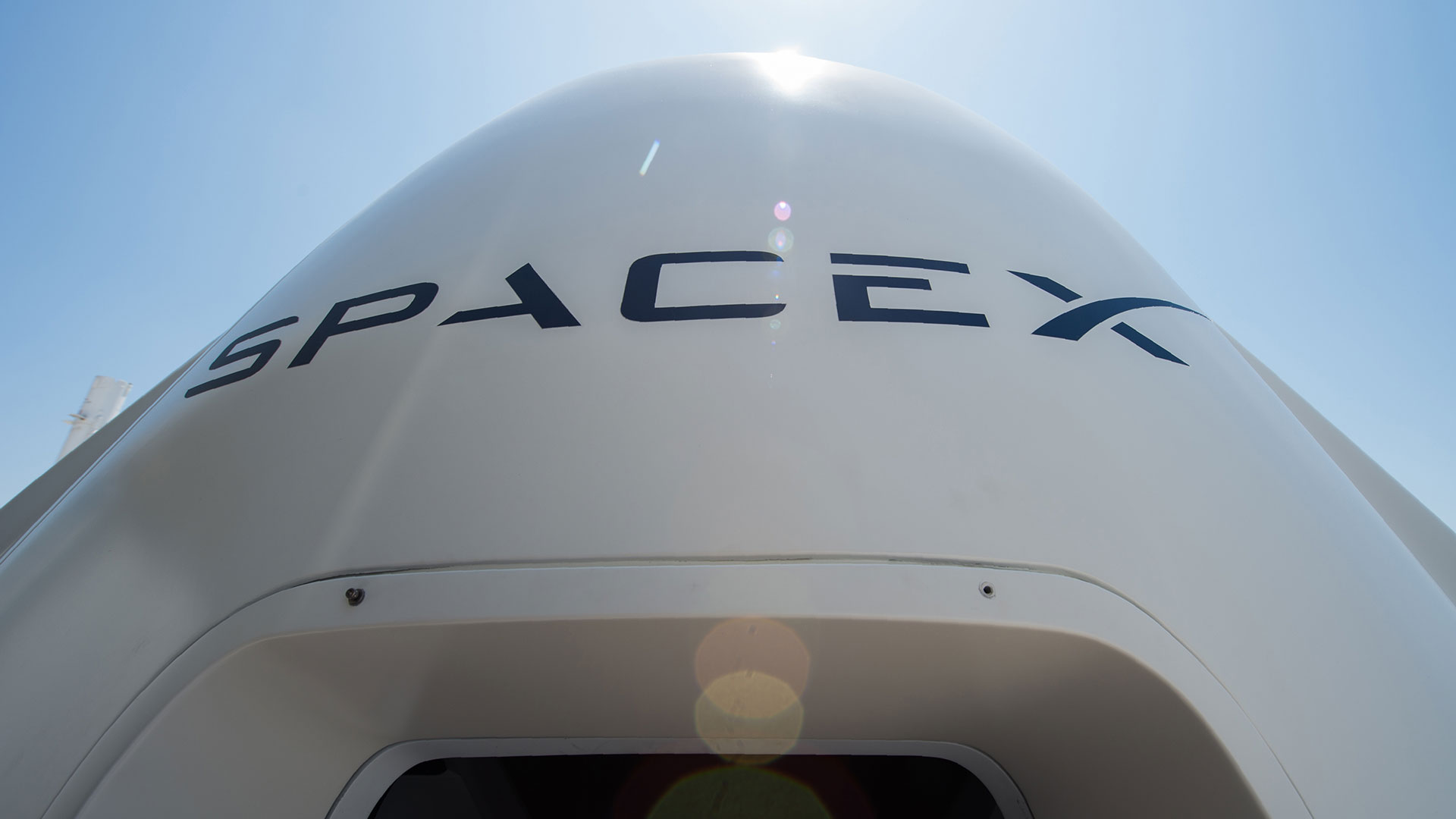 Primer vuelo de SpaceX con astronautas será en junio de 2019