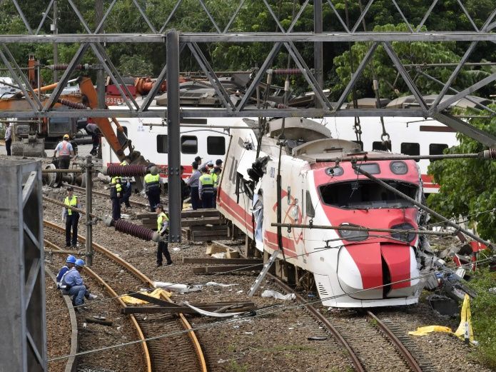 Impactante video del accidente de tren que mató a 18 en Taiwán