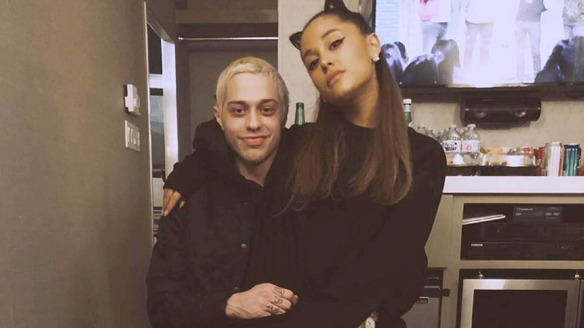 Ariana Grande y Pete Davidson iniciaron su relación en mayo y se comprometieron un mes después (Instagram Ariana Grande)