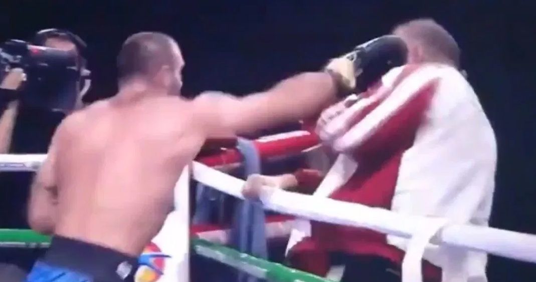 Boxeador ruso golpea a su entrenador tras perder una pelea
