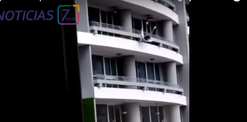 Viral caída de una mujer desde un piso 22 en edificio de Panamá