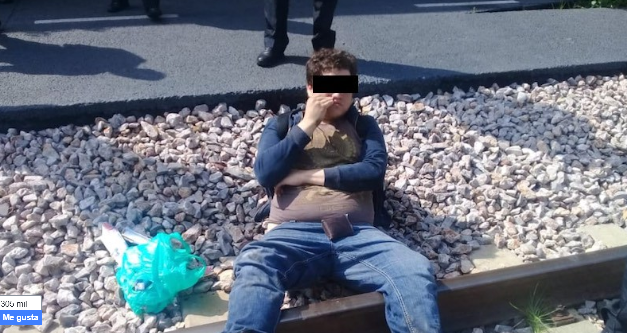 Quiso trepar el tren para tomar una selfie, resbalo y termino sin piernas...