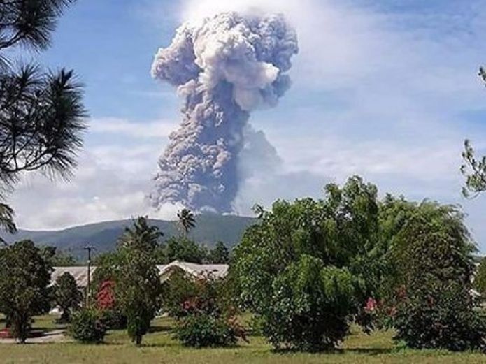 Terremotos, tsunami, ahora un volcán amenaza Indonesia