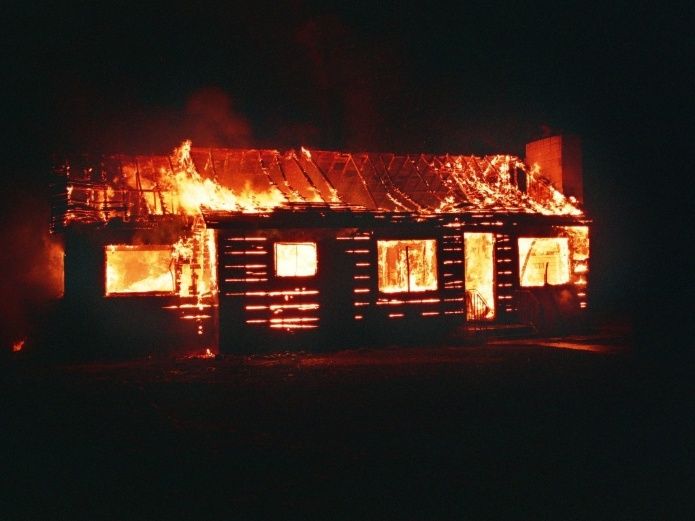Foto Aseguran Jesús apareció en incendio para proteger a familia