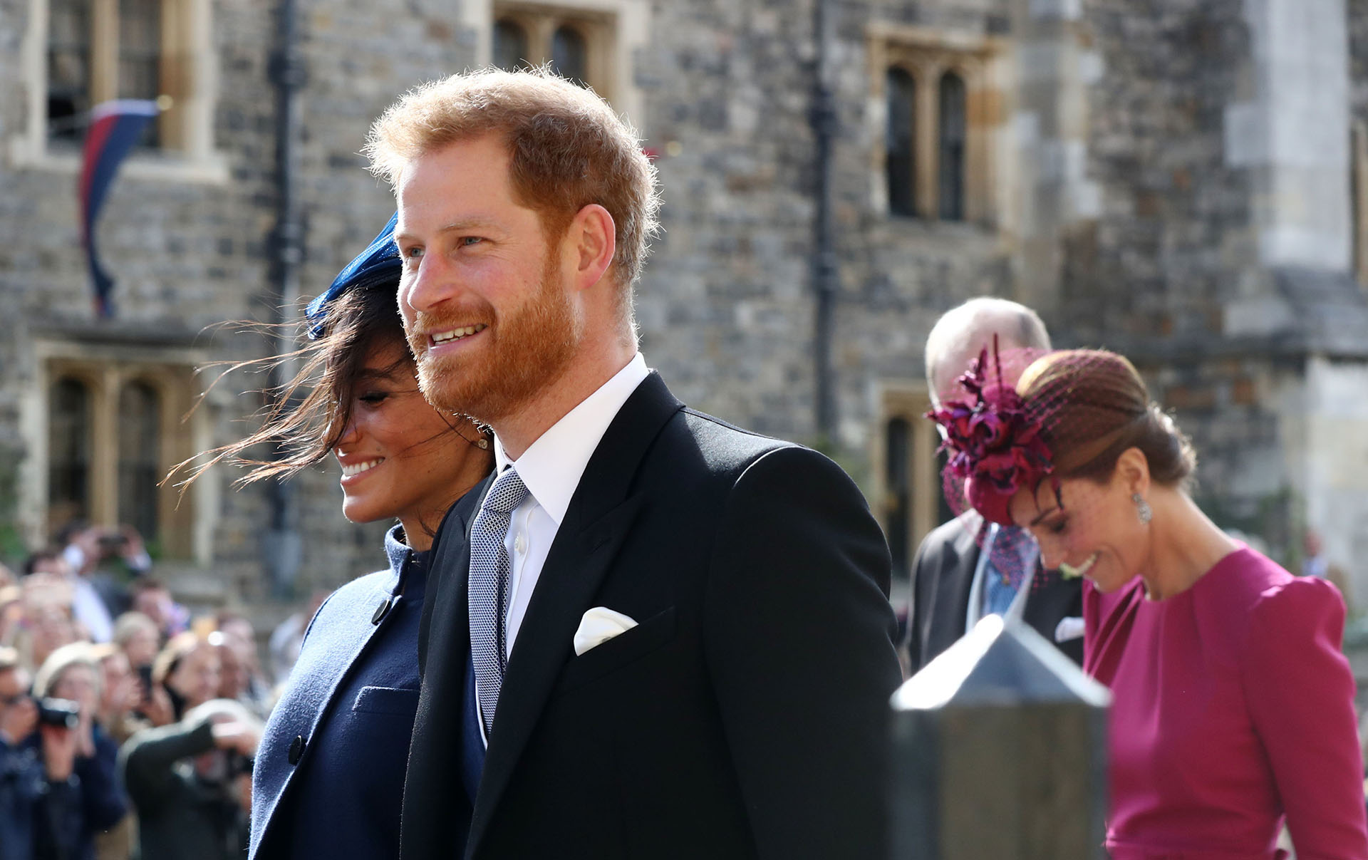 El príncipe Harry y Meghan Markle durante el casamiento de Eugenia (Gareth Fuller / POOL / AFP)