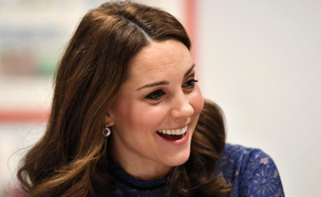 Kate Middleton, Duquesa de Cambridge, calienta las redes por corriente de aire que levanto su falda