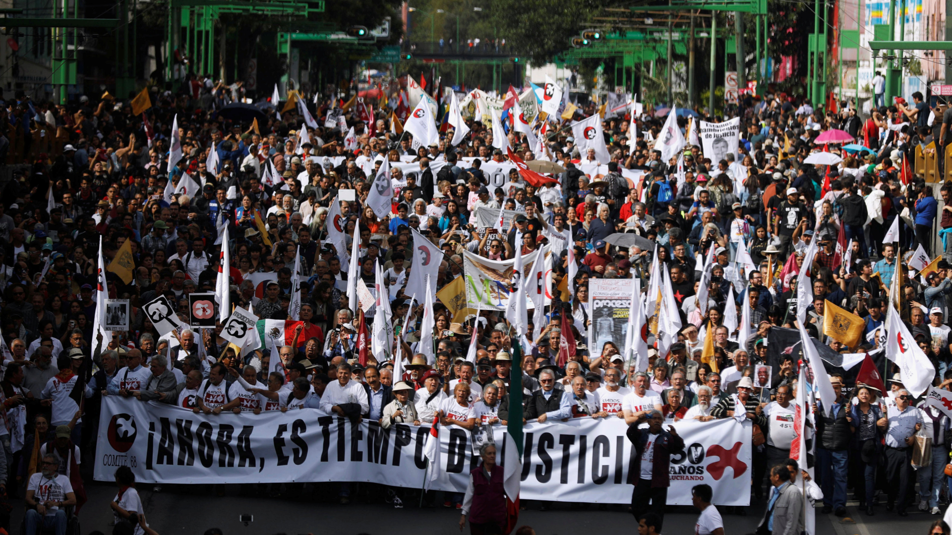 Miles de personas en Ciudad de México. (Reuters)