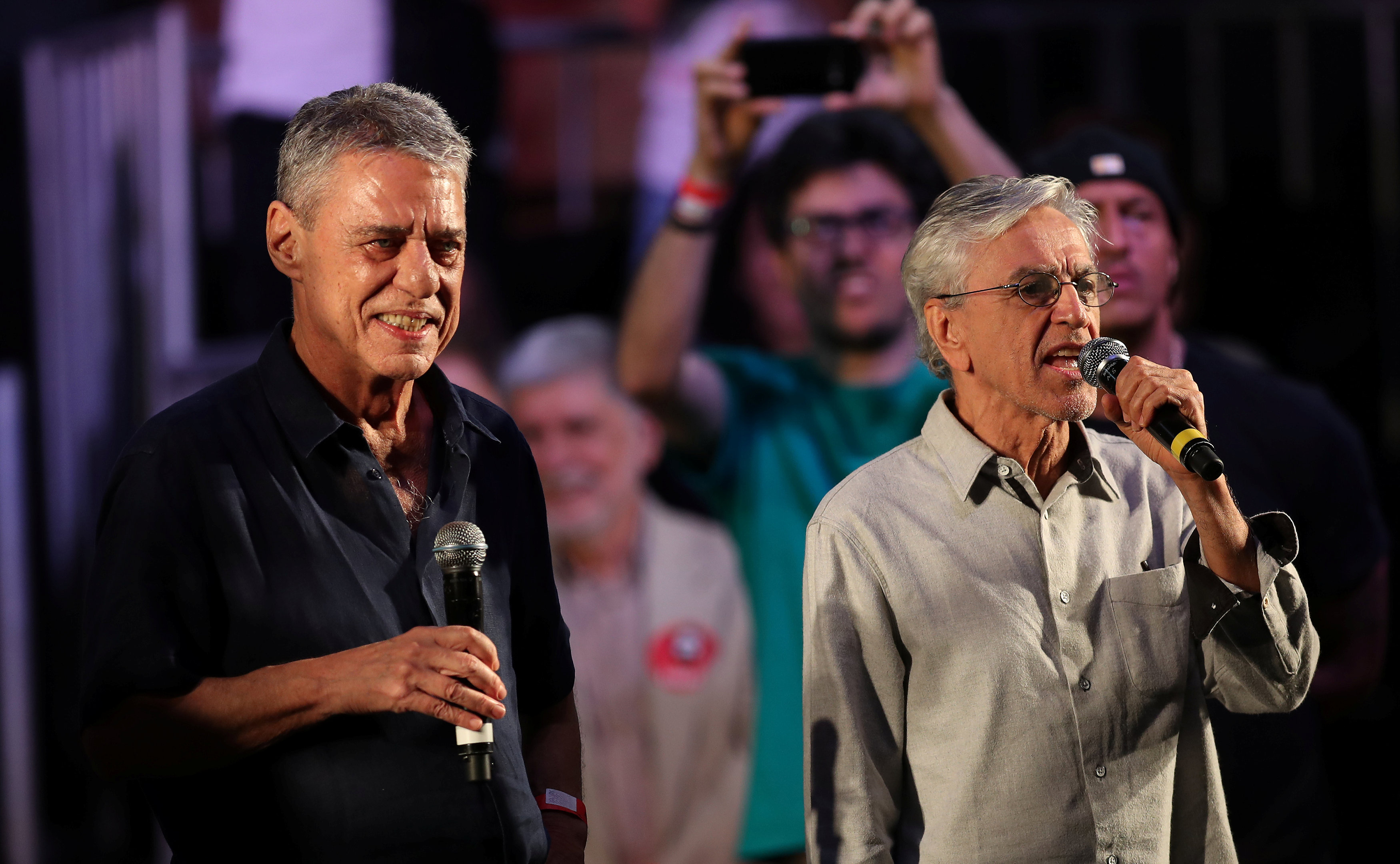 Chico Buarque y Caetano Veloso duranteun acto de Haddad (REUTERS/Ricardo Moraes)