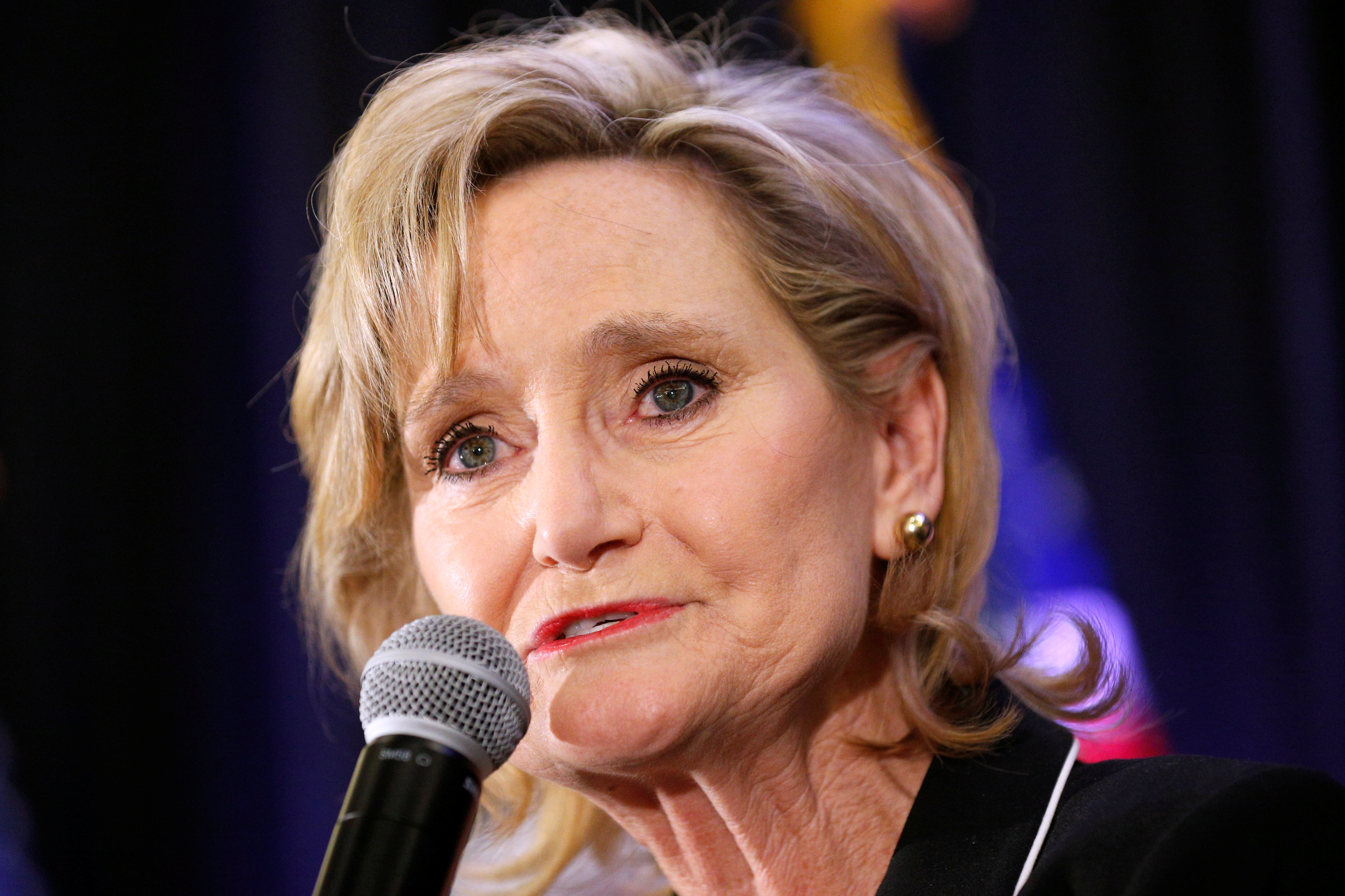 La senadora republicana Cindy Hyde-Smith durante la fiesta tras su victoria en Jackson, Mississippi (REUTERS/Jonathan Bachman)