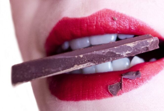 Derretir chocolate en la boca acelera más los latidos que dar un beso
