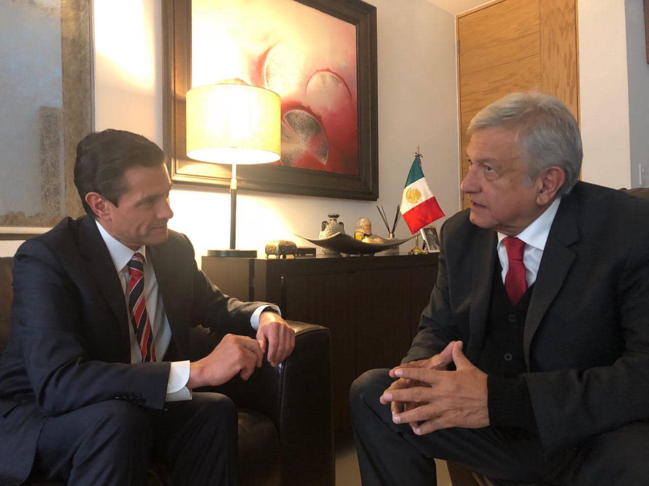 Recibe AMLO a Enrique Peña Nieto en su casa; se despiden