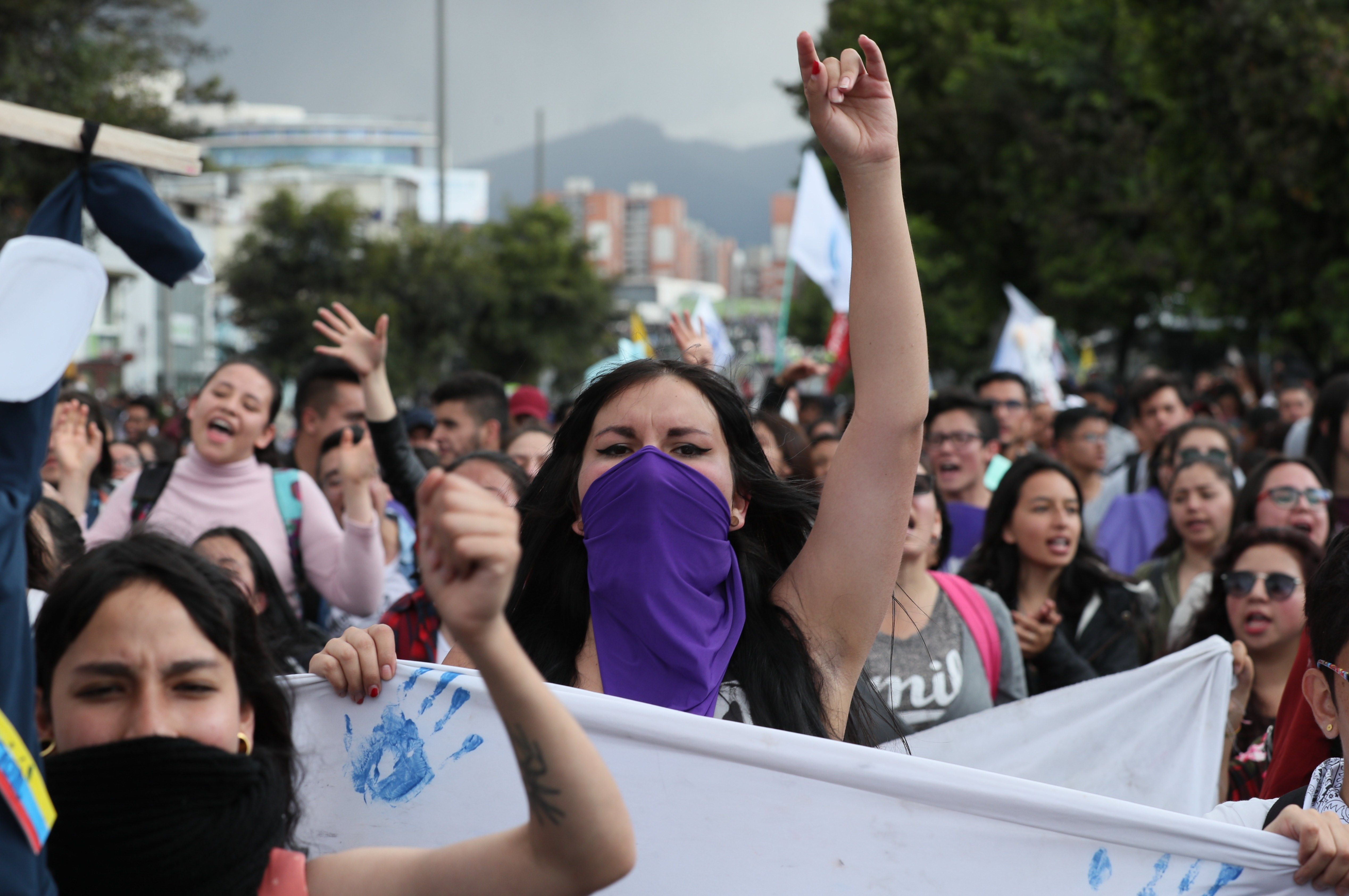 Los universitarios que comenzaron hace 49 días una huelga dicen que las universidades públicas necesitan 3,2 billones de pesos (unos 1.037 millones de dólares) para no cerrar este año. (EFE/Mauricio Dueñas Castañeda)