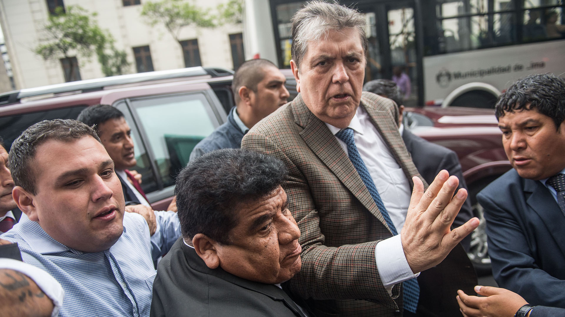 El ex presidente de Perú Alan García pidió asilo político en la embajada de Uruguay