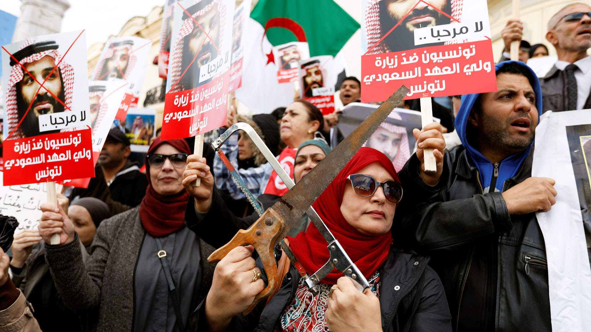 Manifestación en Túnez contra la visita al país del príncipe heredero de Arabia Saudita (REUTERS/Zoubeir Souissi)