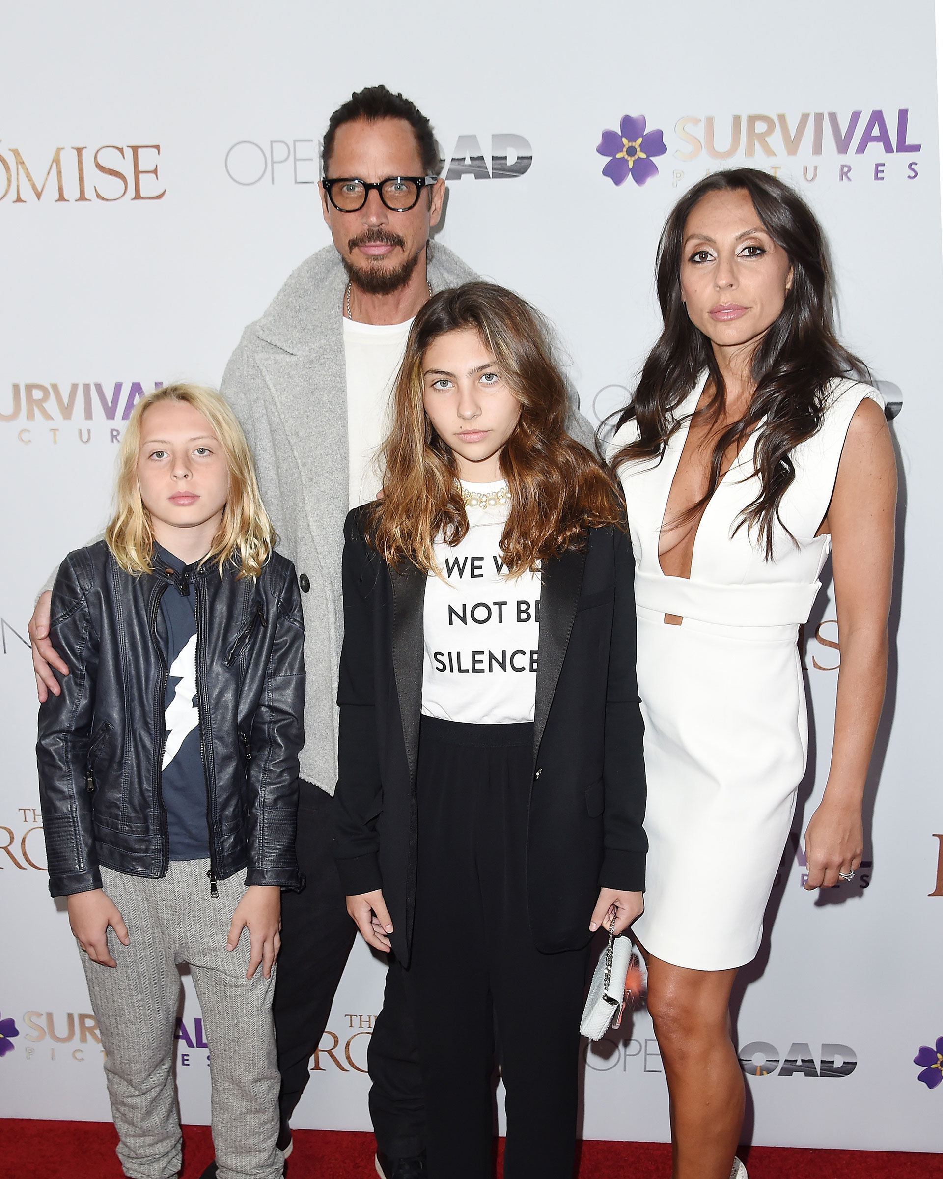 Chris Cornel con sus hijos y esposa (Getty)