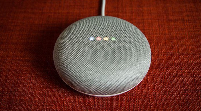 Amazon no vende productos de Google Assistant porque compiten directamente con sus parlantes Echo con alimentación de Alexa.