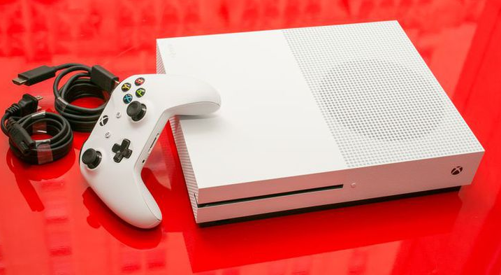 Un paquete reúne una Xbox One S de 1 TeraByte con Minecraft, el popular mega juego adecuado para todas las edades.