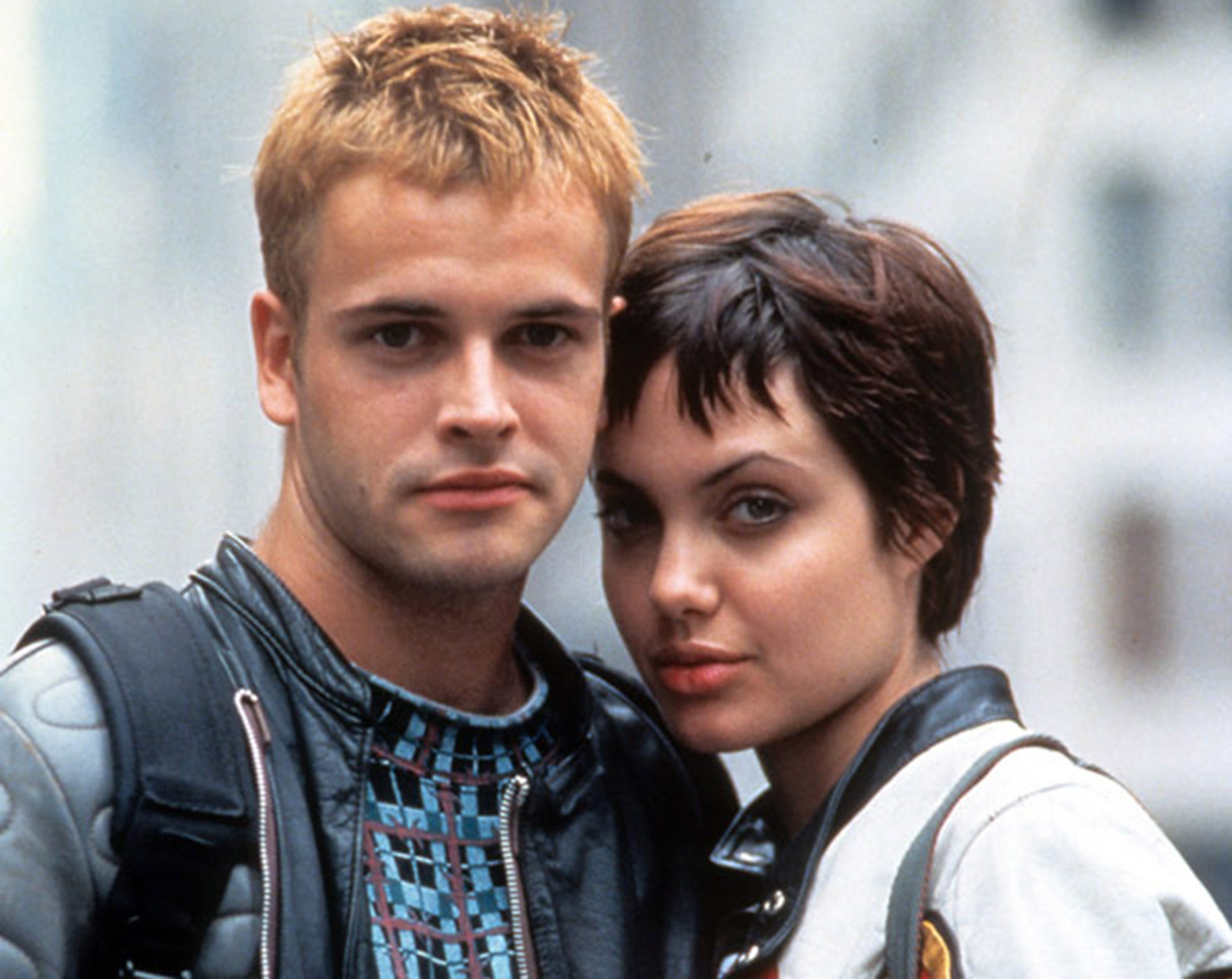 Angelina Jolie y Jonny Lee Miller en “Hackers”