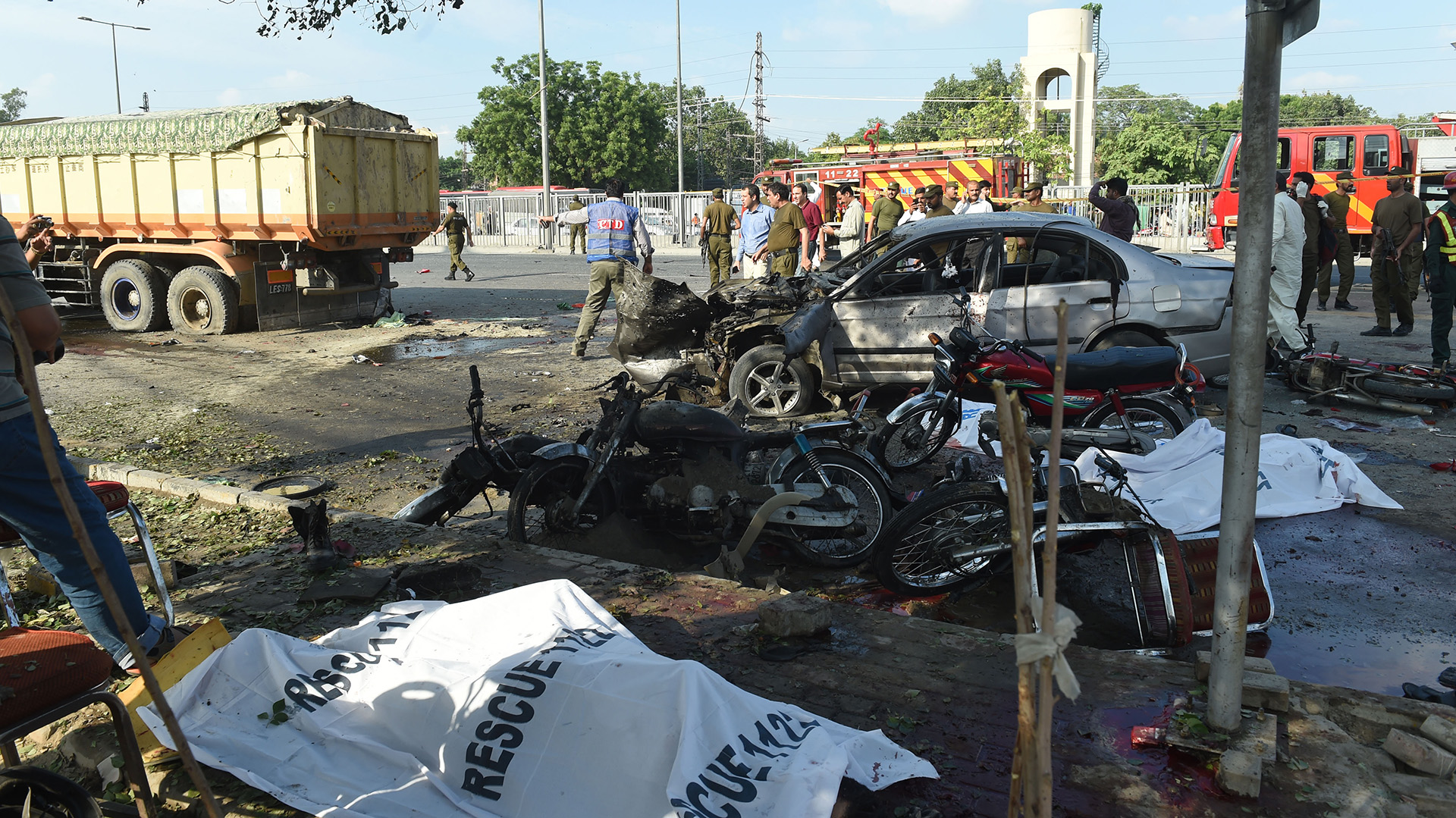 Al menos 20 muertos y 25 heridos en un atentado con bomba en un bazar de Pakistán