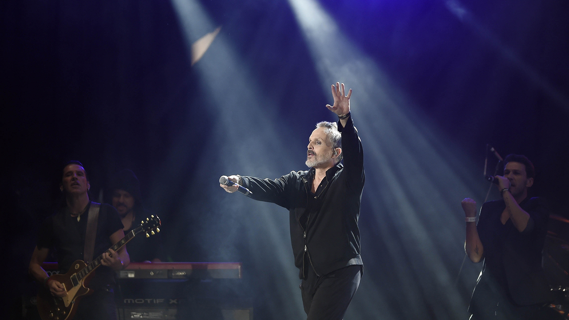 El cantante durante el concierto solidario que ofreció para ayudar a las víctimas del terremoto, en octubre de 2017 / AFP PHOTO / ALFREDO ESTRELLA