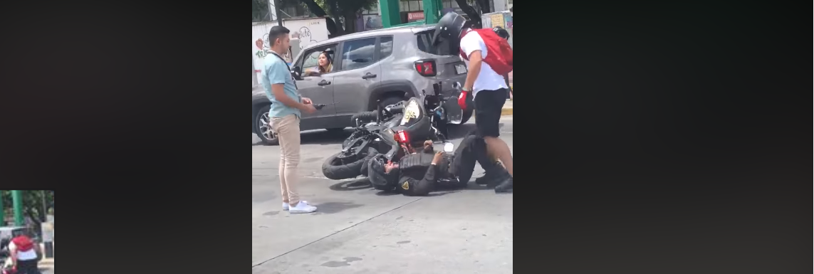 Chocan Policía y civil sus motocicletas y someten al uniformado en cuestión de segundos; así lo grabaron