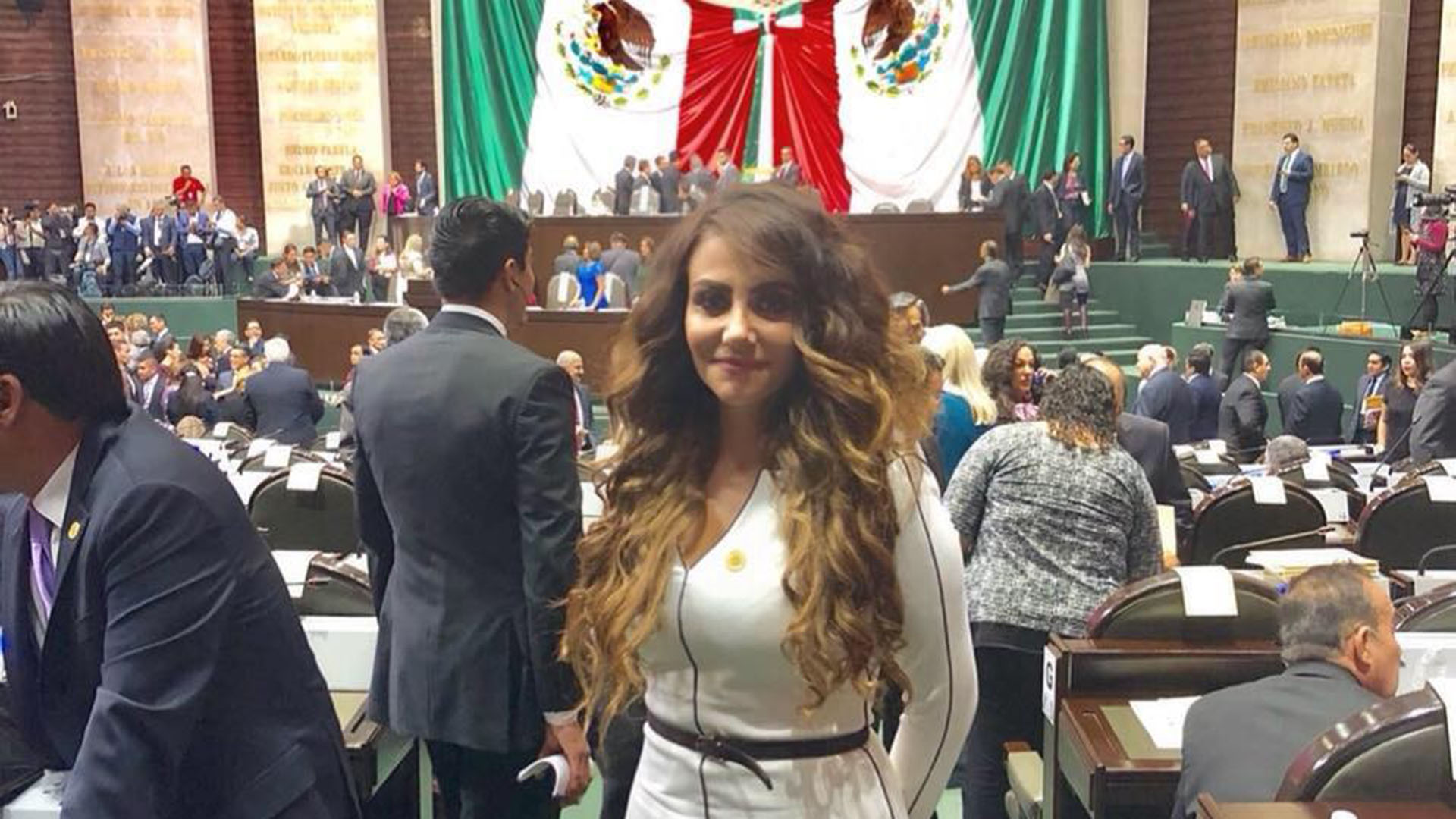 Una diputada mexicana causó polémica al invitar a "todos" a su casa a fumar marihuana y a escuchar a The Doors