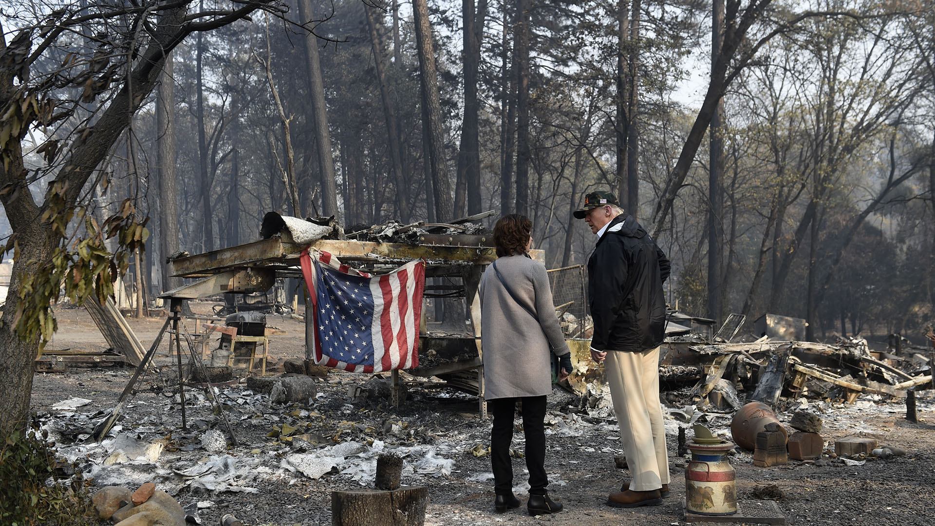 Donald Trump visitó la zona de los incendios forestales en California: "Es muy triste"