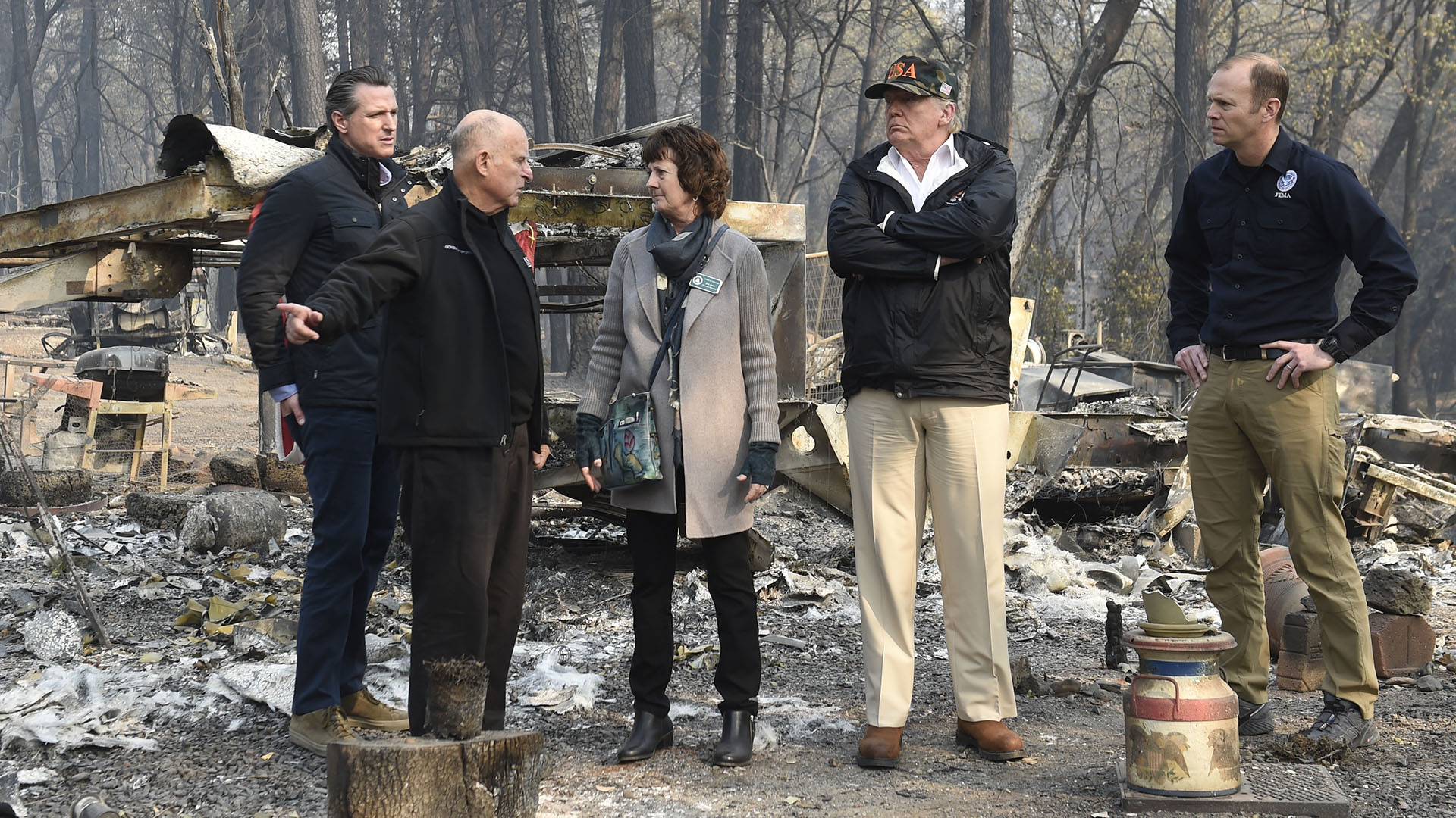 Donald Trump y su equipo en California (AFP)