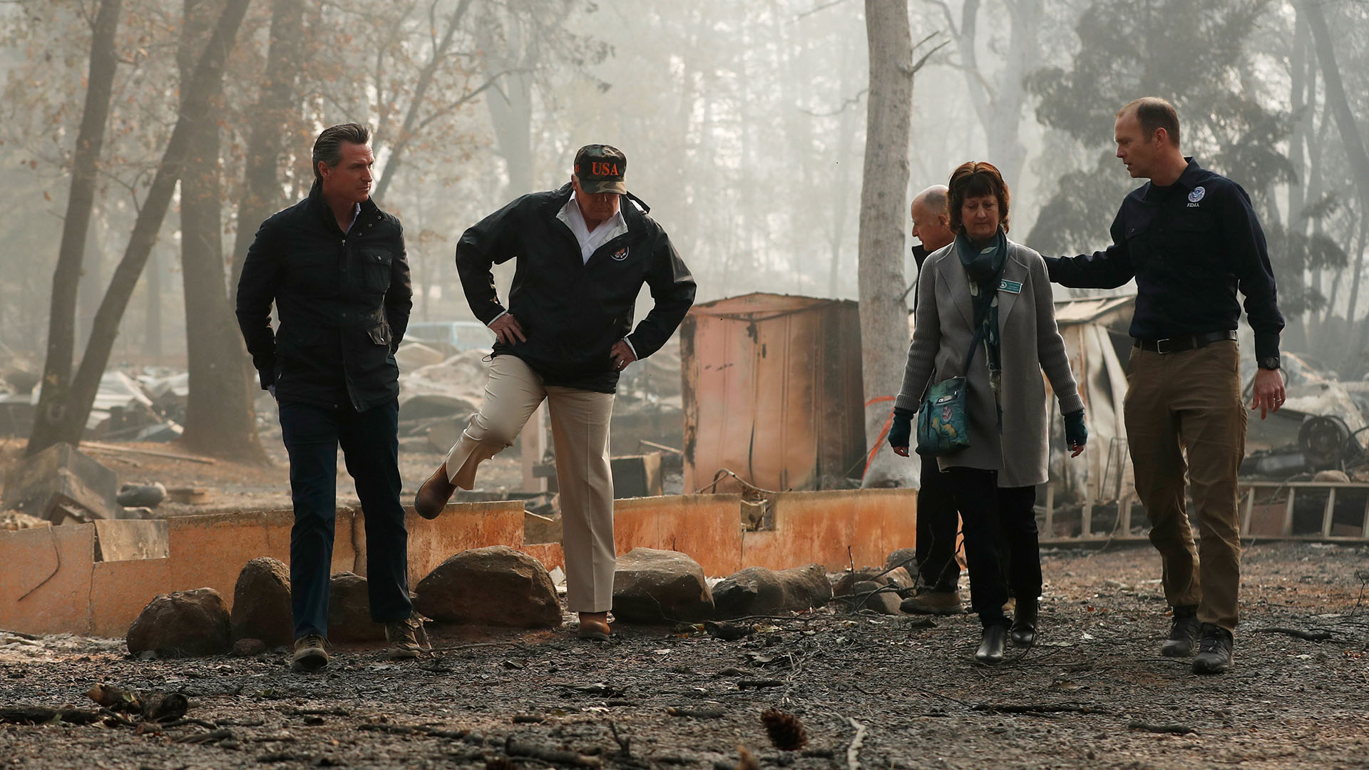 La cifra de muertos por los incendios ascendió a 74 y los desaparecidos a más de 1.000