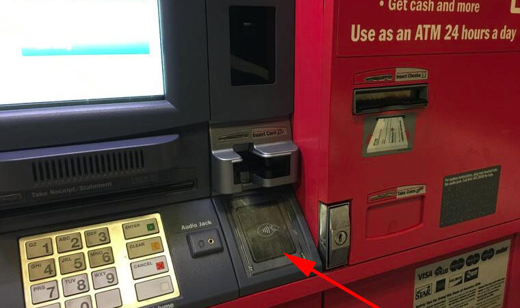 Cajero Automático se equivoca y entrego a todos billetes de $100