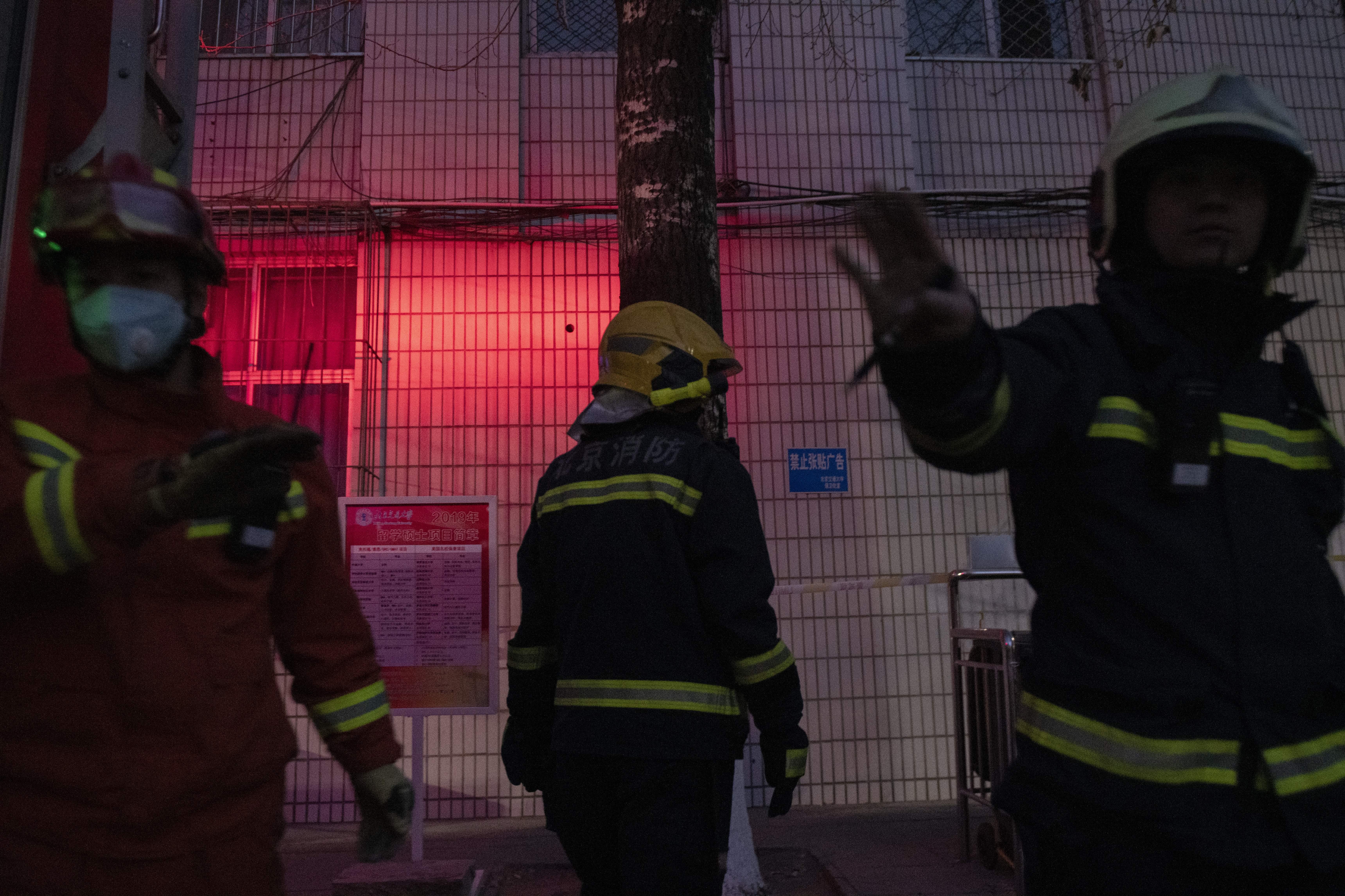 Bomberos en la escena de la tragedia (AFP)