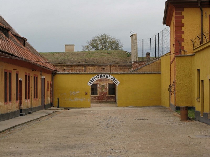 Una postal actual del campo-gueto de Terezín, una ciudad checoslovaca ubicada a 50 kilómetros de Praga y rodeado por los ríos Elba y Ohře