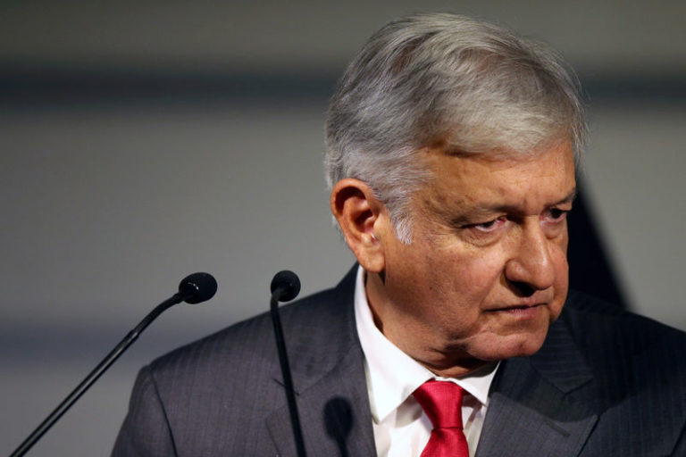 El robo de hidrocarburo se da desde el interior de Pemex: asegura AMLO