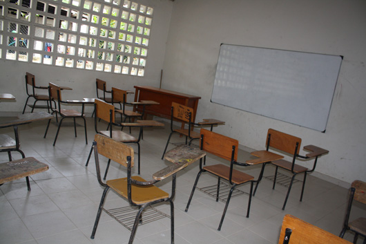 Menores de Secundaria fueron captados teniendo relaciones en salón de clases