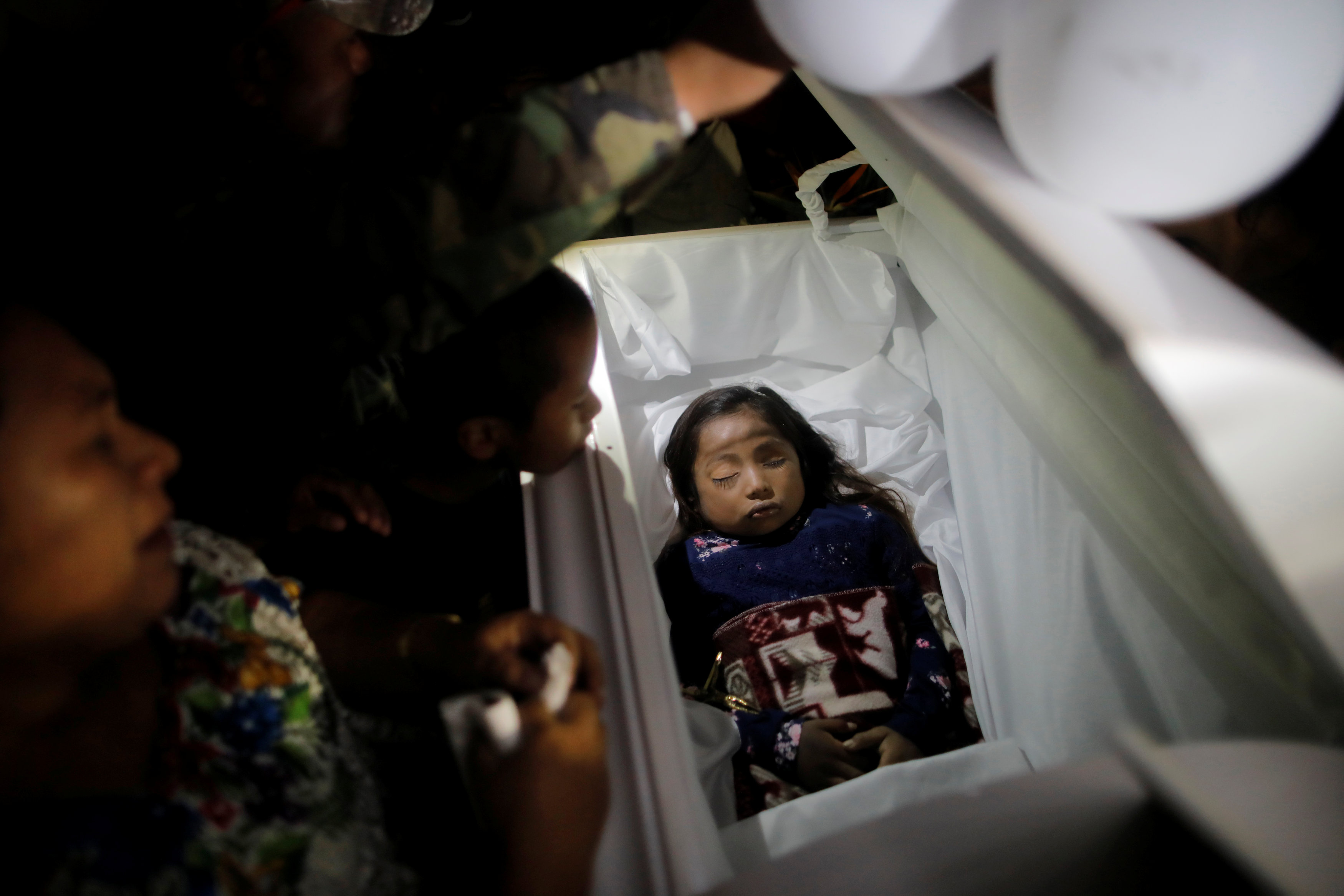 El cuerpo de Jakelin Caal, de 7 años, volvió a Guatemala. Su funeral se realizó en Nochebuena (Reuters)