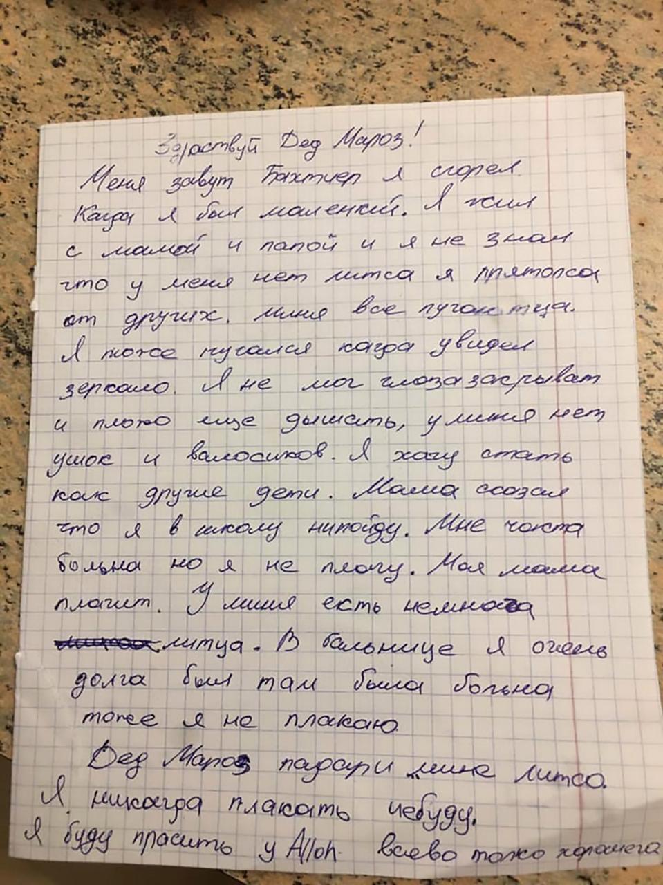 Tiene 5 años, sobrevivió al incendio de su casa y le pidió a Papá Noel una nueva cara para que la gente "no le tenga miedo"