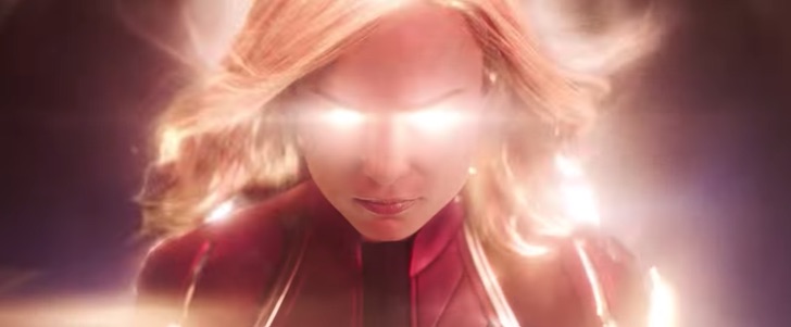 Nuevo trailer de Capitana Marvel reveló por qué le pegó a una abuela. Y es lo que todos pensábamos