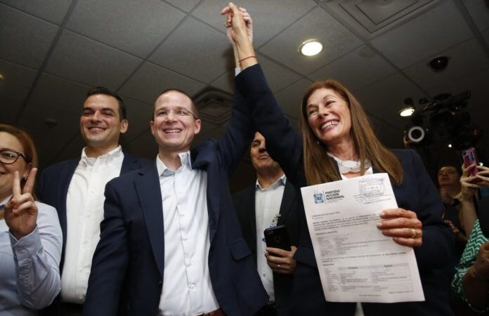 Renuncia Rebeca Clouthier al PAN y el partido se hunde