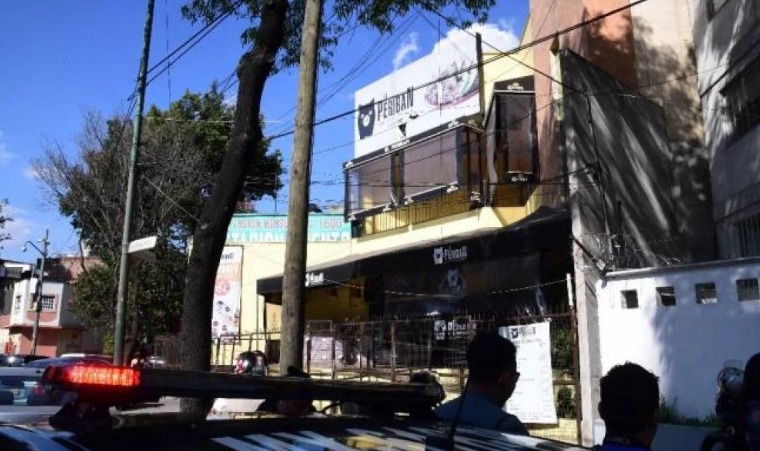 Asesinan a hombre dentro de restaurante de carnitas