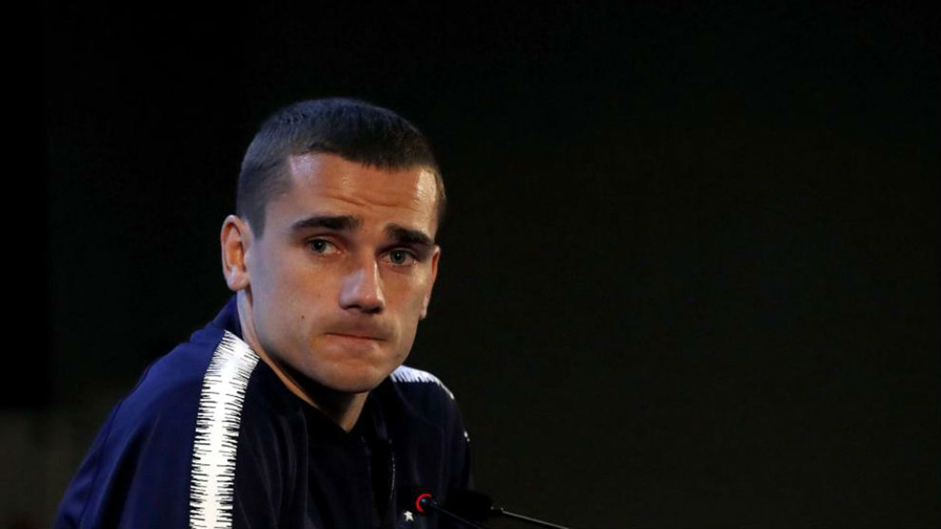 El francés Antoine Griezmann mira la Superfinal de la Libertadores en el Bernabéu y alienta a uno de los dos equipos