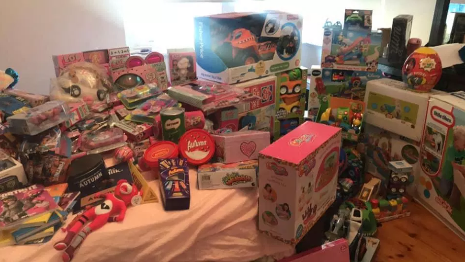 Mujer gastó miles de dólares en juguetes para sus hijos por Navidad recibió ola de críticas
